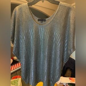 Kim & Cami Small Silver/Platinum Ribbed Flowy top, sleeveless, NWOT, P2P 26